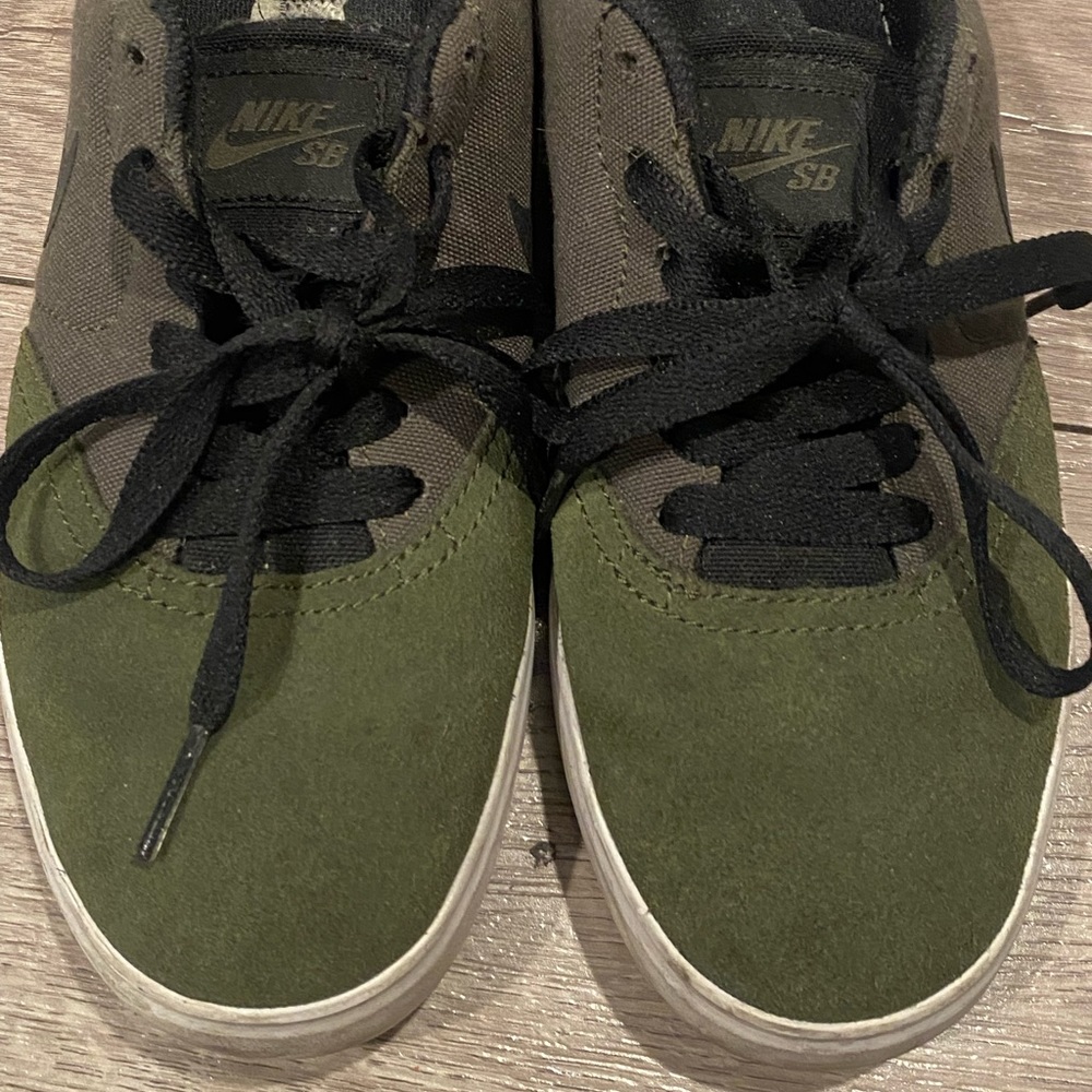 Green Boys Nike Shoes SB Charge Suede size 4.5
